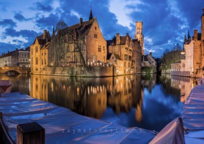 Steden: Brugge. Een panorama van de Rozenhoedkaai.