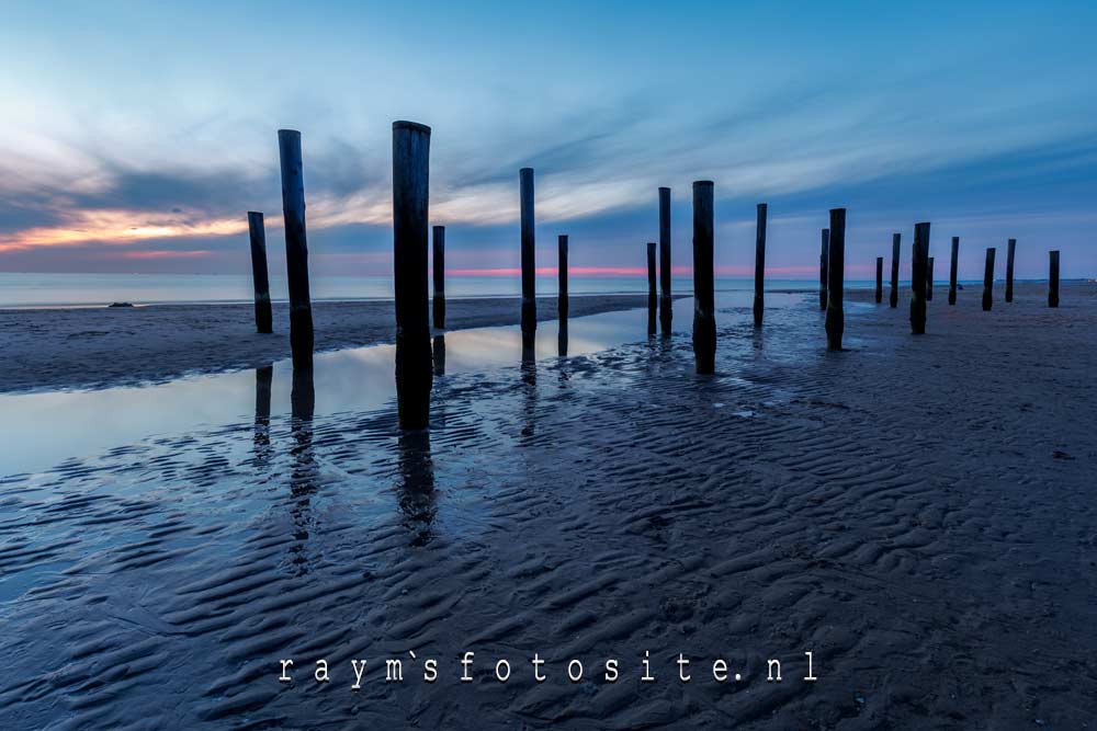 Zonsondergang en het water begint al te stijgen.