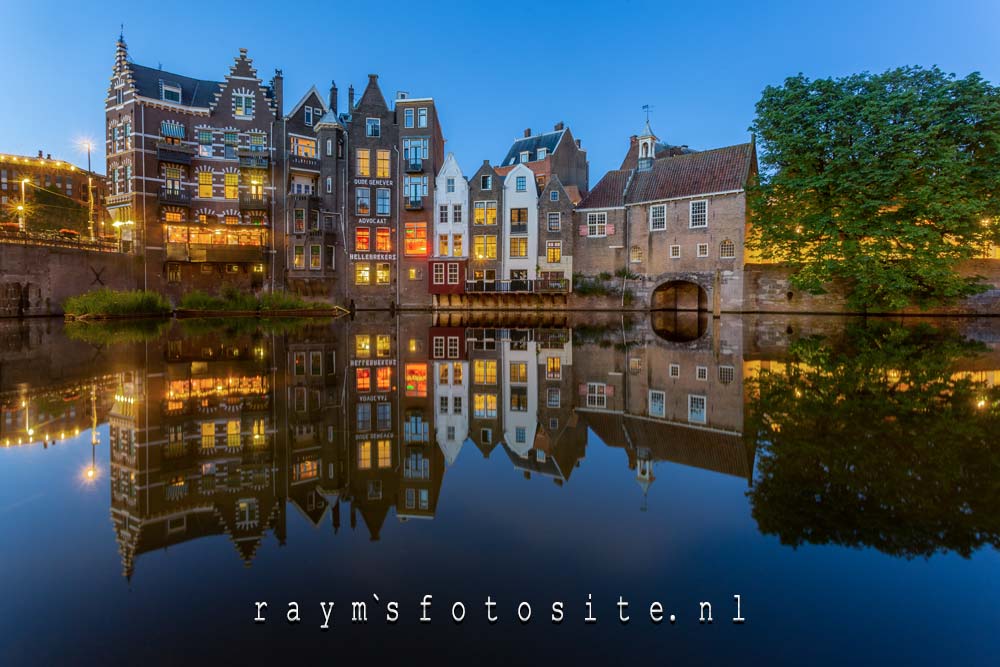 Het bekendste stuk van Delfshaven in het blauwe uurtje.