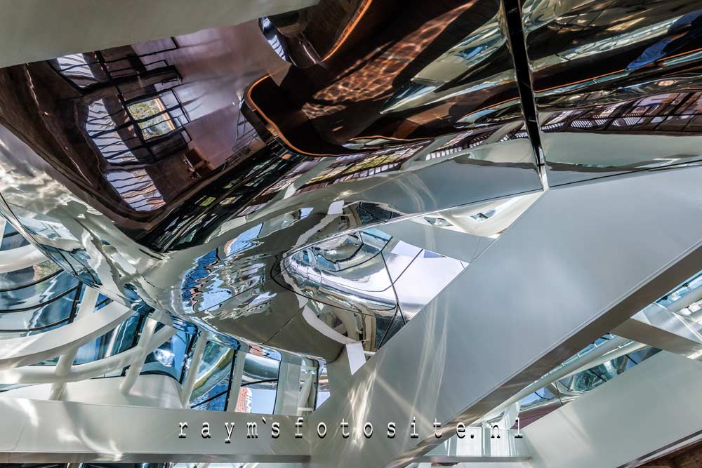 Foto`s van het museum,waarbij je goed moet kijken hoe het nu zit.
