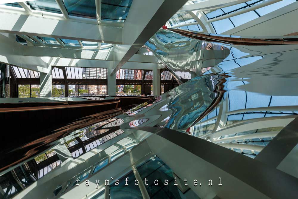 Wenteltrappen,weerspiegelingen en bijzondere beelden.