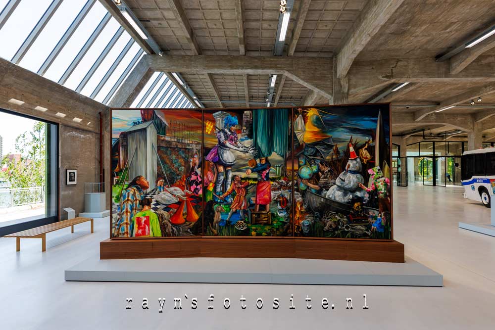 Om een idee te geven, ook wat foto`s van wat je hier kunt bekijken aan kunst.