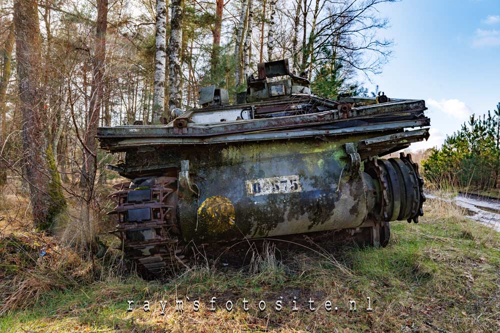 Tanks en legervoertuigen. Een revisit van deze locatie. Ik had deze voertuigen de 1e keer gemist.