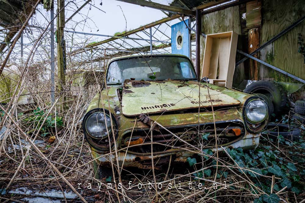 Nieuwe urbexlocaties 2025, een oude verlaten Honda S 800.