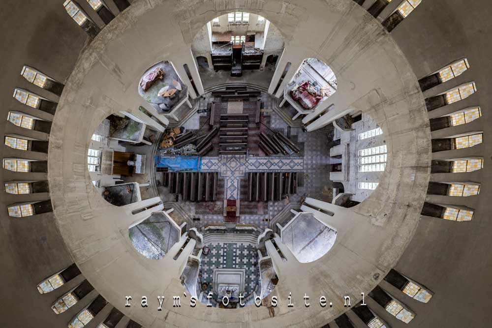Eglise Acoustic. Een geweldige kerk in België. Doodeng dit trouwens. Eglise Acoustic. Een geweldige kerk in België. Doodeng dit trouwens.