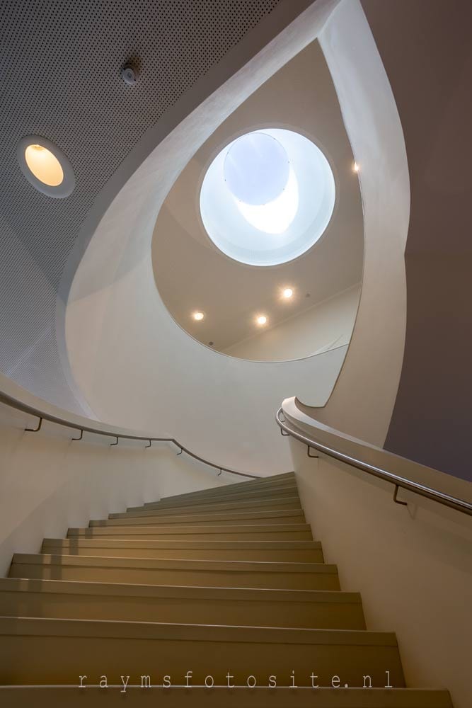 Trap Design Museum Den Bosch. Wat een mooie trap om te fotograferen.