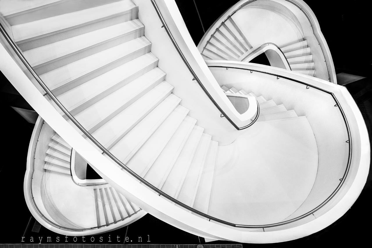 Mooie trappen om te fotograferen. De fraaie trap in het Design museum in Den Bosch.