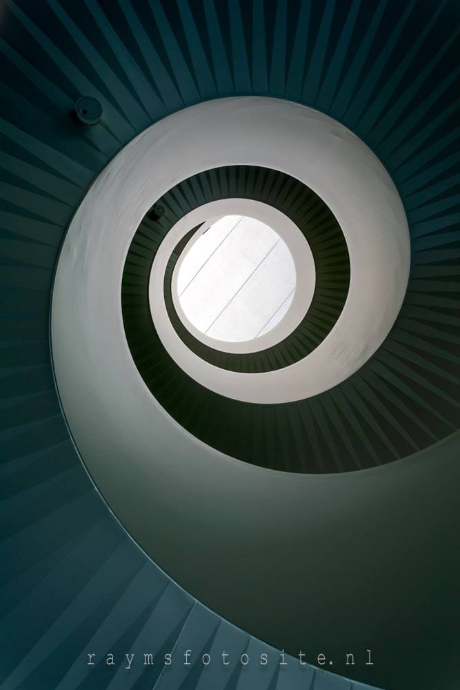 Mooie trappen om te fotograferen: De trap bij Sigmax in Enschede, Nederland.