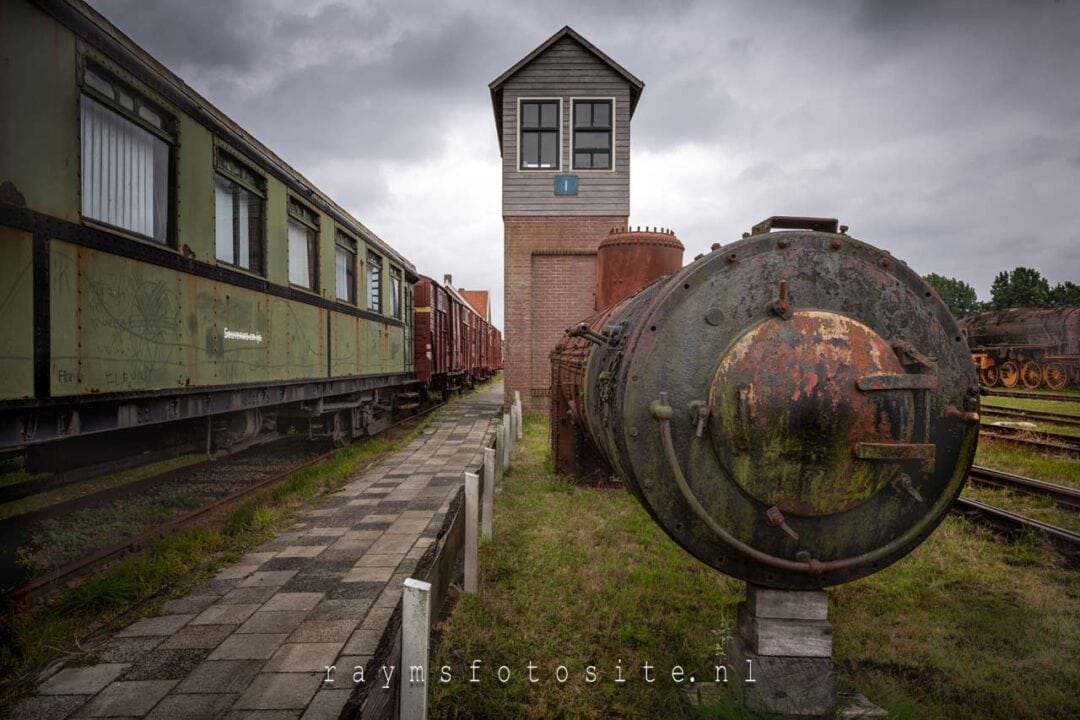 Treinen | Stoomlocomotief | Wagons | Verlaten | Groningen