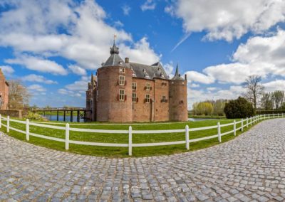 Kastelen zoals Kasteel Ammersoyen zijn ook leuk om met kinderen te bezoeken. Het kasteel ligt in Ammerzoden.