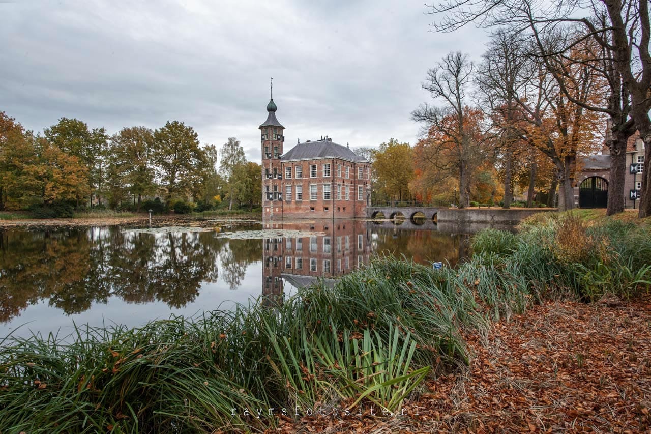 Kasteel Bouvigne. Dit kasteel ligt vlakbij het Mastbos in Breda.