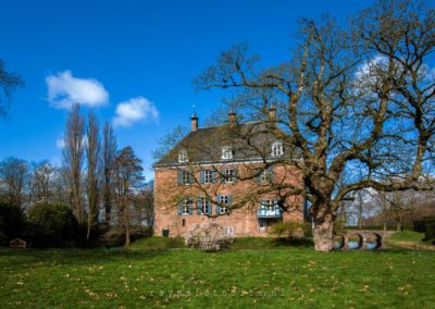 Kasteel Ophemert of 't Hoge Huis is een Nederlands kasteel in de gemeente Neerijnen