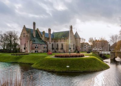 Kastelen. Kasteel Radboud wordt ook wel kasteel Medemblik genoemd. Het is een dertiende-eeuws kasteel van Floris de Vijfde .