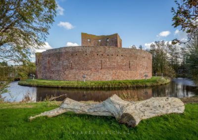 Slot Teylingen is een Nederlands kasteel in de buurtschap Teijlingen in de kern Voorhout van de gemeente Teylingen, aan de grens met de kern Sassenheim.