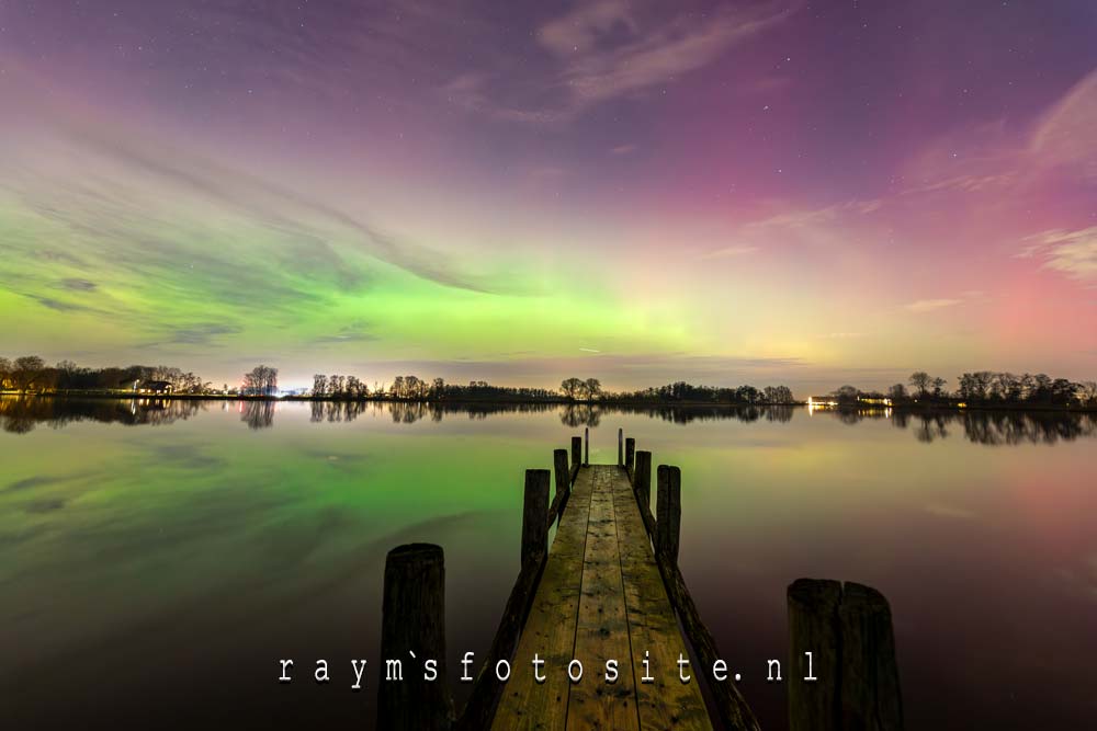 Om even later weer meer groen aurora poollicht te zien, met wat paars poollicht. Om even later weer meer groen aurora poollicht te zien, met wat paars poollicht.