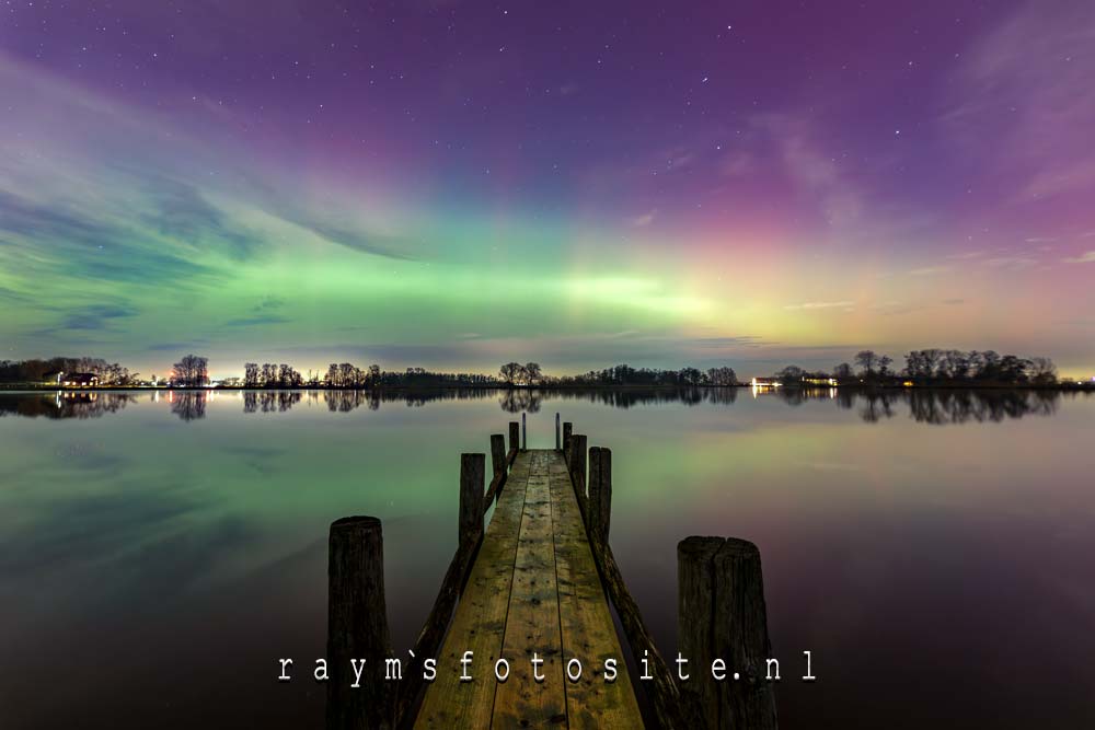 Steiger met Noorderlicht 2026. Groen, paars, rood en zelfs blauw noorderlicht! Steiger met Noorderlicht 2026. Groen, paars, rood en zelfs blauw noorderlicht!