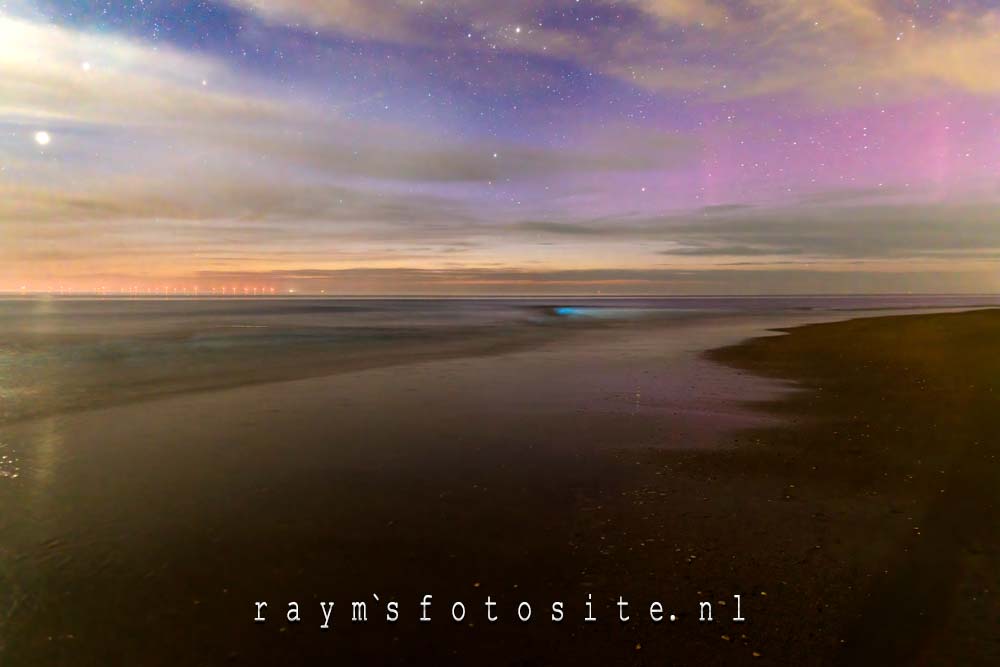 Pilaren Noorderlicht met zeevonk in Egmond aan Zee.