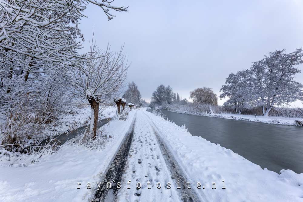 Januari 2026, een dik pak sneeuw bedekt heel Nederland. Januari 2026, een dik pak sneeuw bedekt heel Nederland.