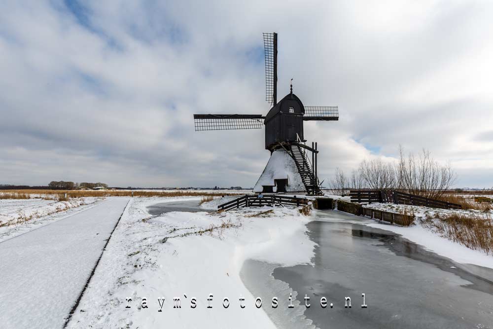 Winterlandschappen, wederom de Uitwijkse molen. Een poldermolen uit 1700. Winterlandschappen, wederom de Uitwijkse molen. Een poldermolen uit 1700.