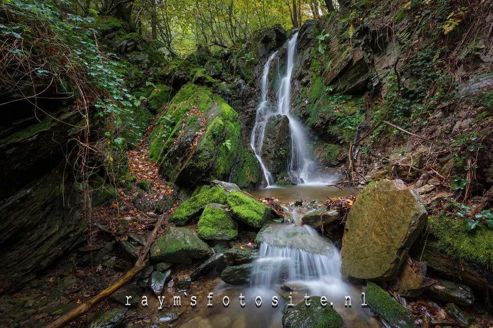 België, Cascade de Haldeboeuf. Na veel regen een woeste rivier, niet zoals hier.