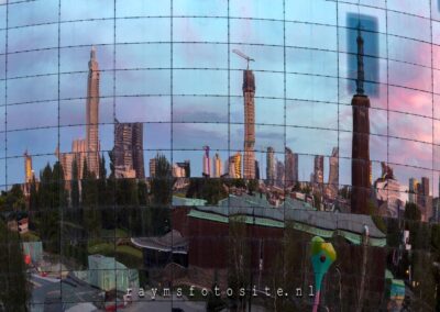 Skyline Rotterdam weerspiegeling