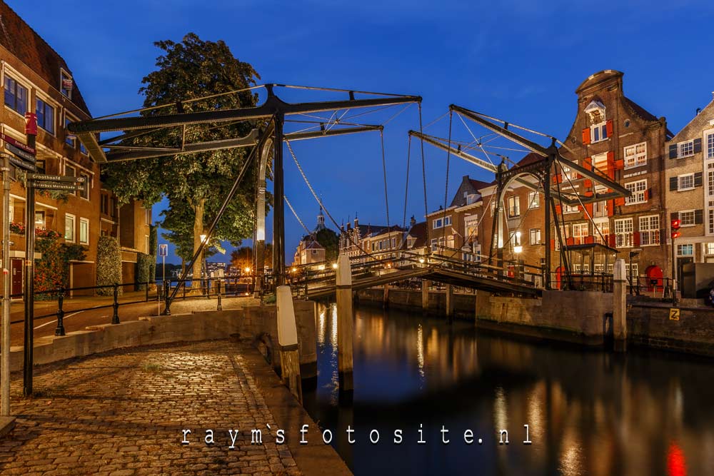 De Damiatebrug, Historische haven Wolwevershaven Dordrecht.