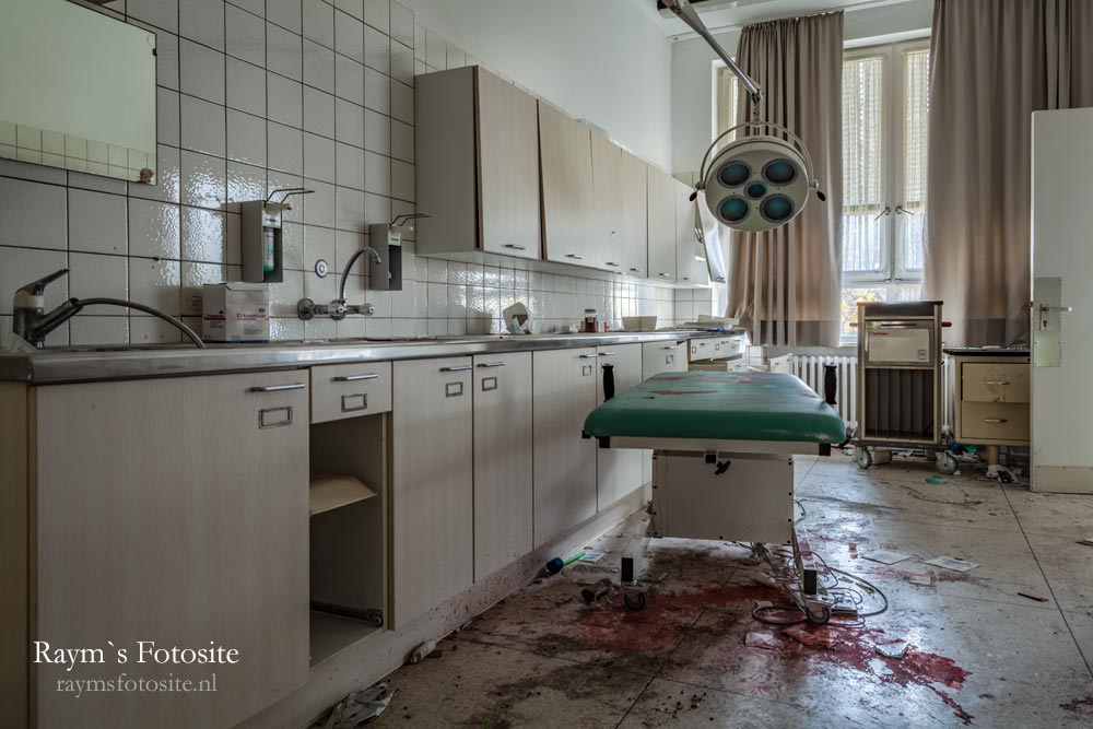 Hospital BTOK, verlaten ziekenhuis in Duitsland. De kamer van een arts in dit verlaten ziekenhuis.