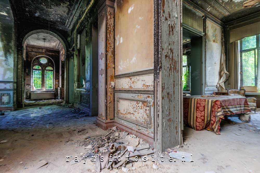 Chateau Halloween. Destijds was het eigendom van een industrieel in de glasindustrie.