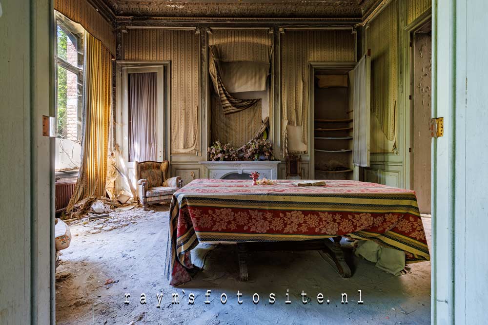 Chateau Halloween. Een verlaten kasteel in België.