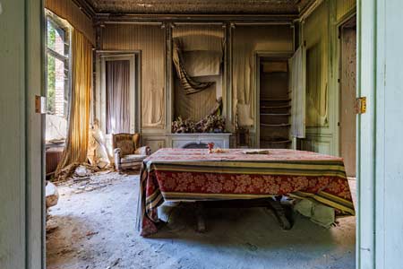 Chateau Halloween. Een prachtig verlaten kasteel in België.
