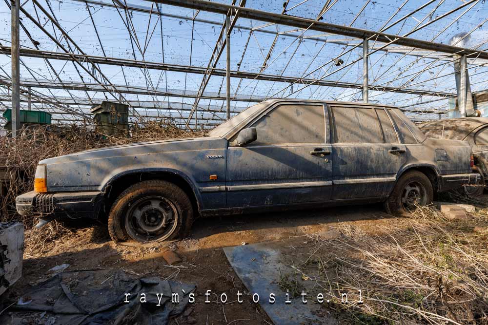 Epaves dans les Serres, een oude verlaten Volvo.