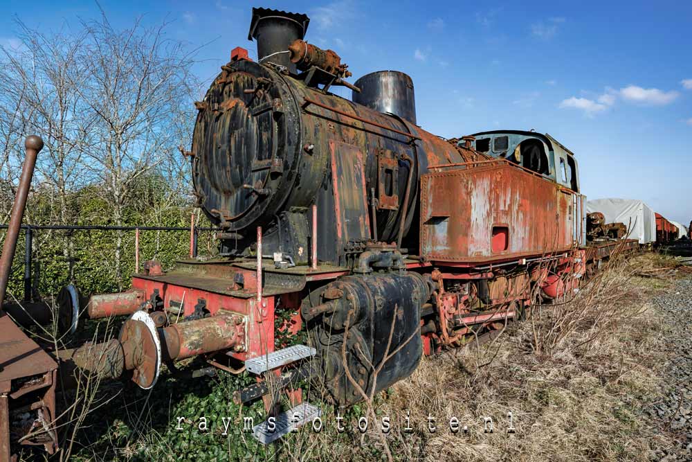 Gare Patron Rouge. Prachtige oude stoomlocomotief.