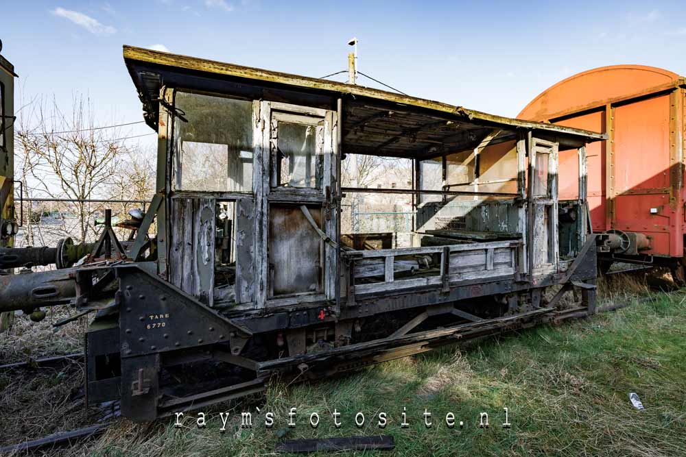 Vervallen verlaten wagons in België: Gare Patron Rouge.