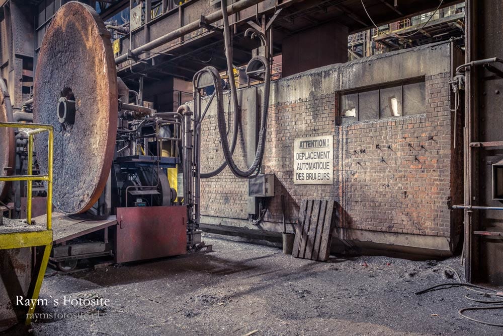urbex locatie Heavy Metal in België. Verlaten staalindustrie.