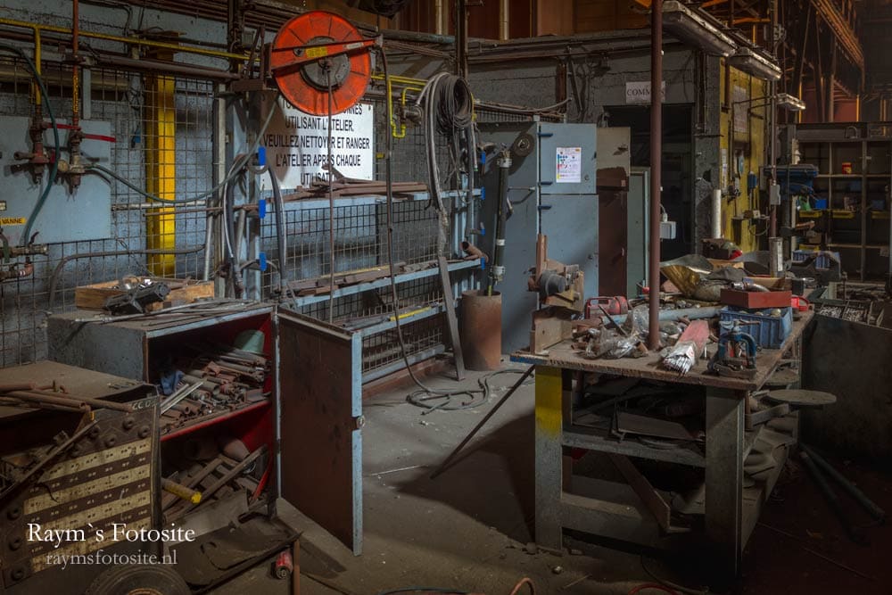 Heavy Metal, een verlaten staalfabriek in België. Een werkplaats op deze geweldige locatie
