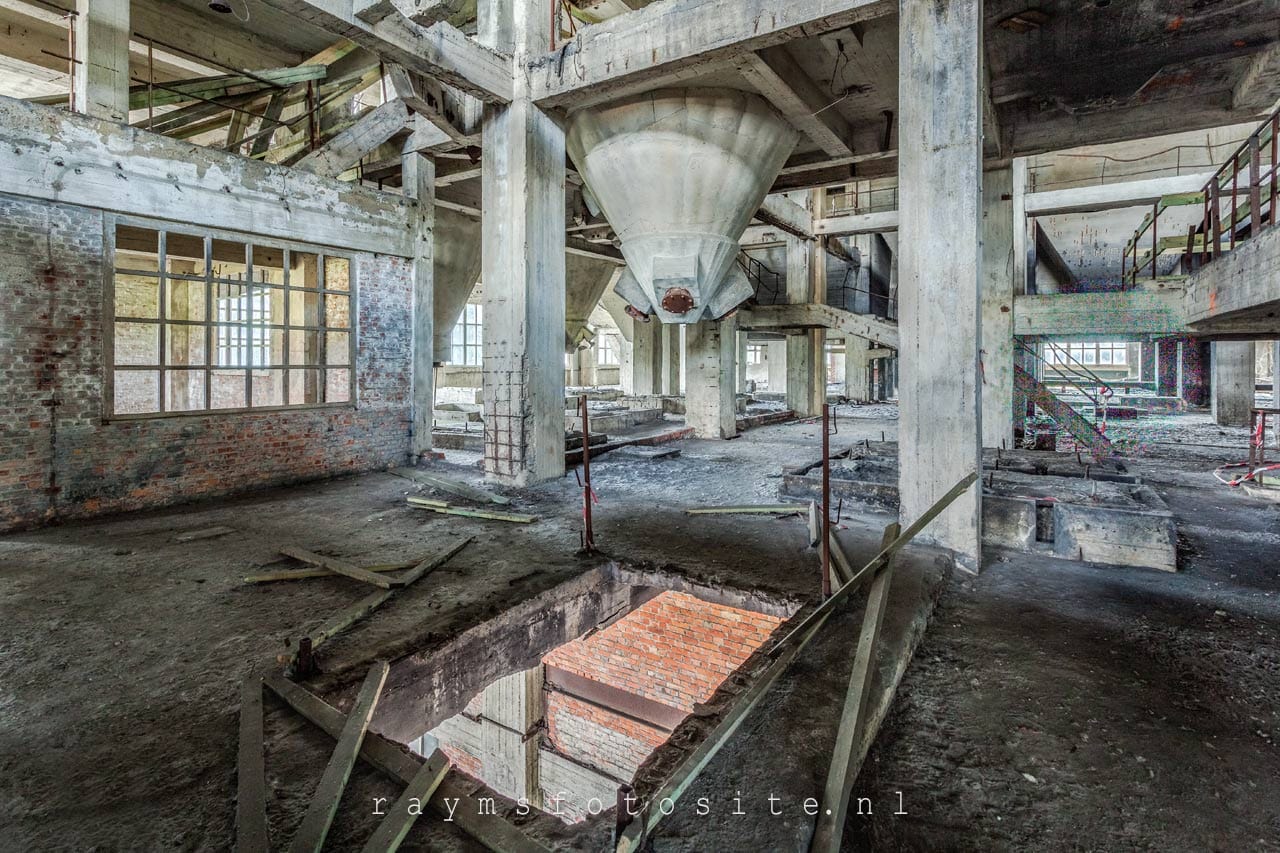 House of Escher urbex. Een verlaten kolenwasserij in België.