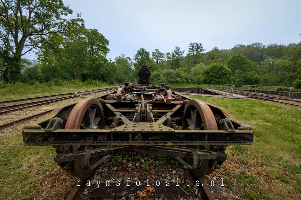 Urbex België. geweldige verlaten treintoestellen.