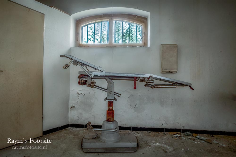 Klinik Dr Freud, een verlaten ziekenhuis in Duitsland. Wat een gave ziekenhuisspullen!