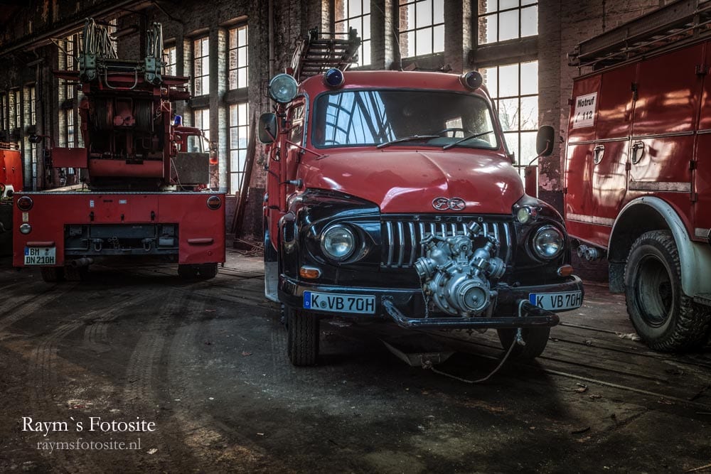 Lost Lummerland. Een aantal prachtige oude brandweerauto`s stonden er in deze urbexlocatie.
