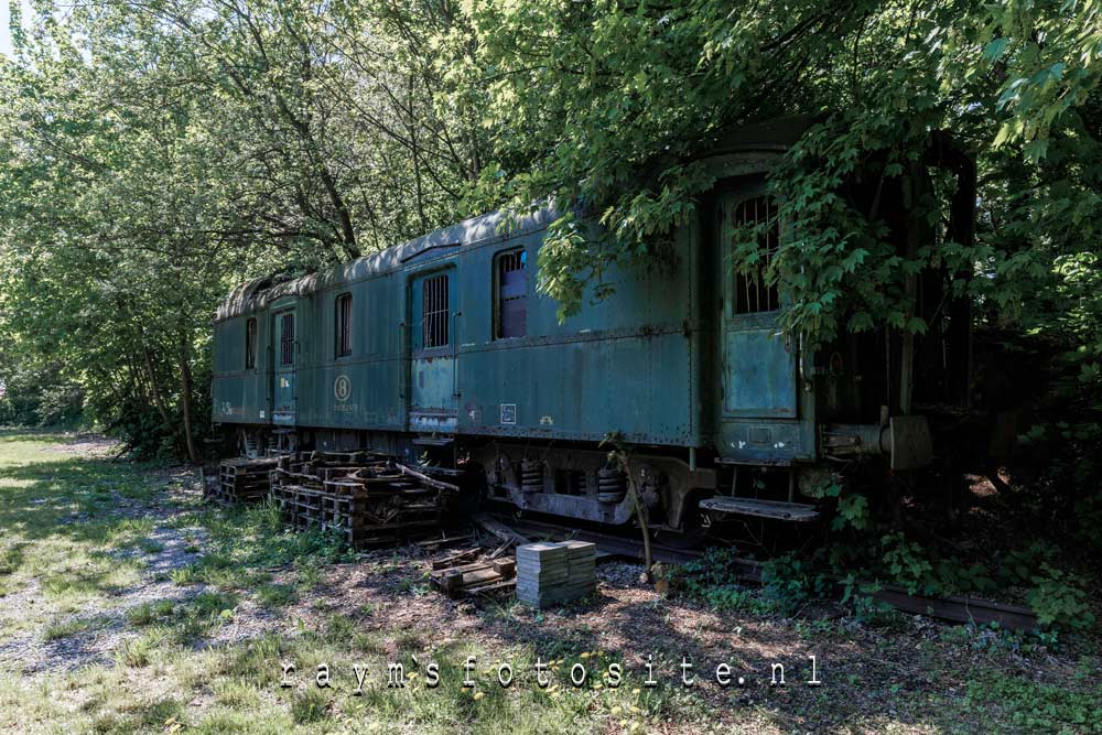 Lost station urbex België. Een oud spoorwegstation.