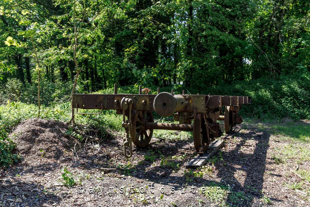 Urbex in België. Onderstel van een oude trein.