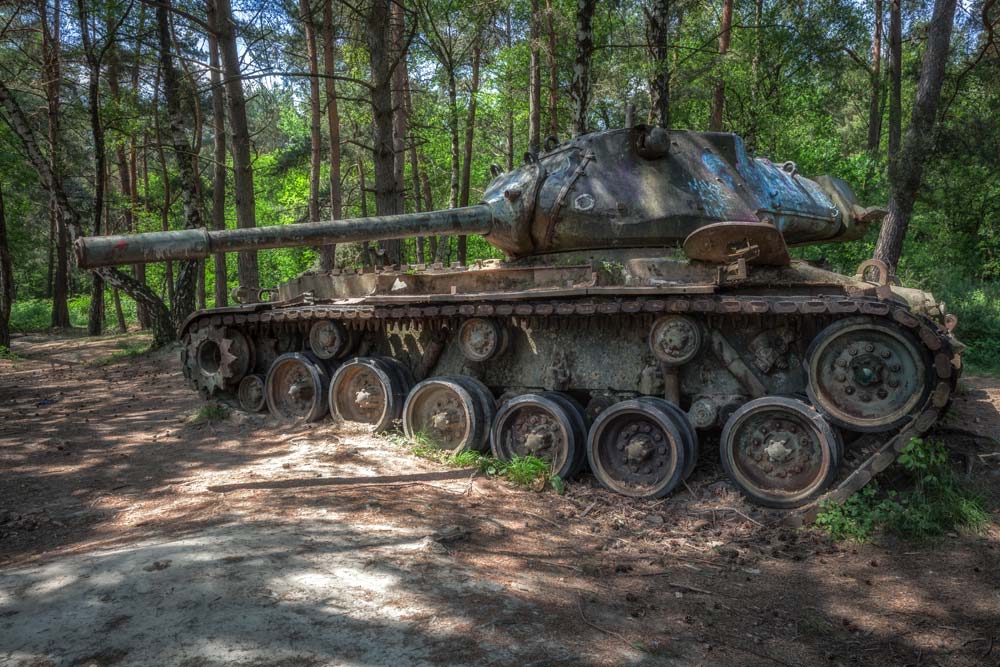 Urbexlocatie Lost Tanks in Duitsland. Tsja urbex..ze staan op een openbaar toegankelijk terrein tegenwoordig.