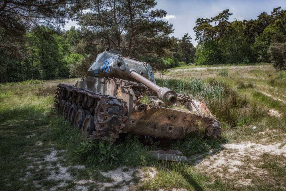 Verlaten tanks in Duitsland. Op het terrein staan een aantal M47 Patton tanks.