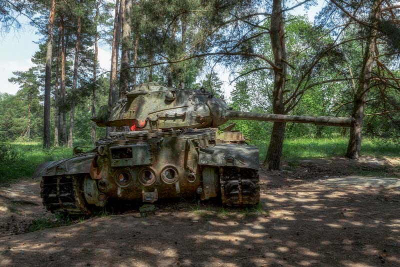 Lost Tanks, Duitsland. Achtergelaten tanks op een verlaten oefenterrein in Duitsland.