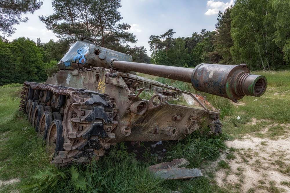 Lost Tanks Duitsland. Heerlijk groot speelgoed de achtergelaten tanks op dit voormalig oefenterrein.