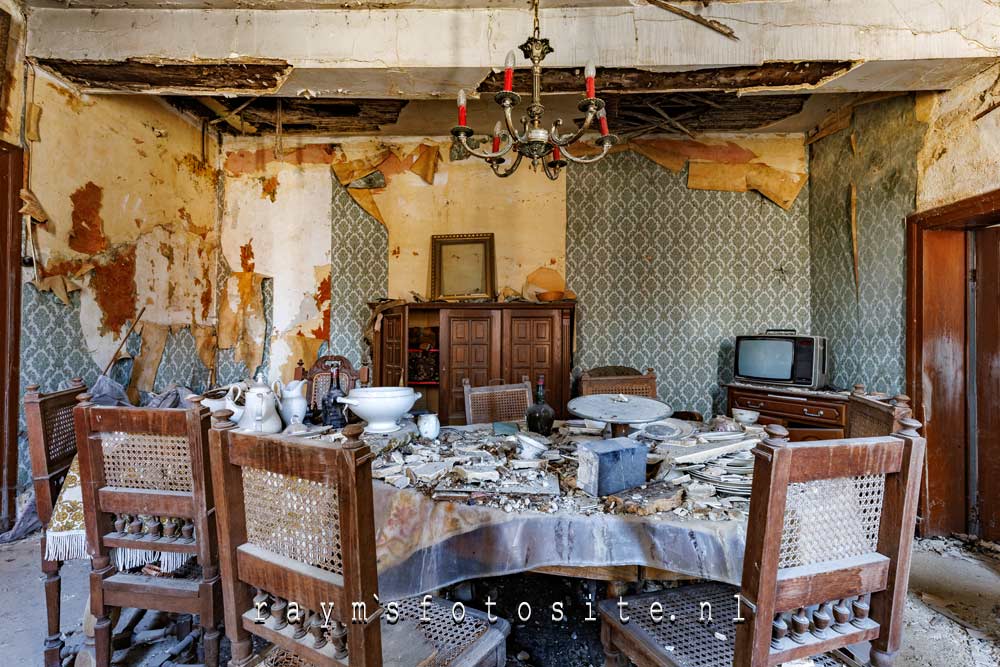 Cecilia's abandoned farmhouse. Urbex in België.
