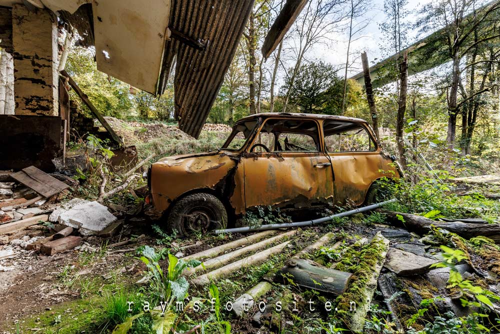 Maison Kamanyola. Gele mini, urbex in België.