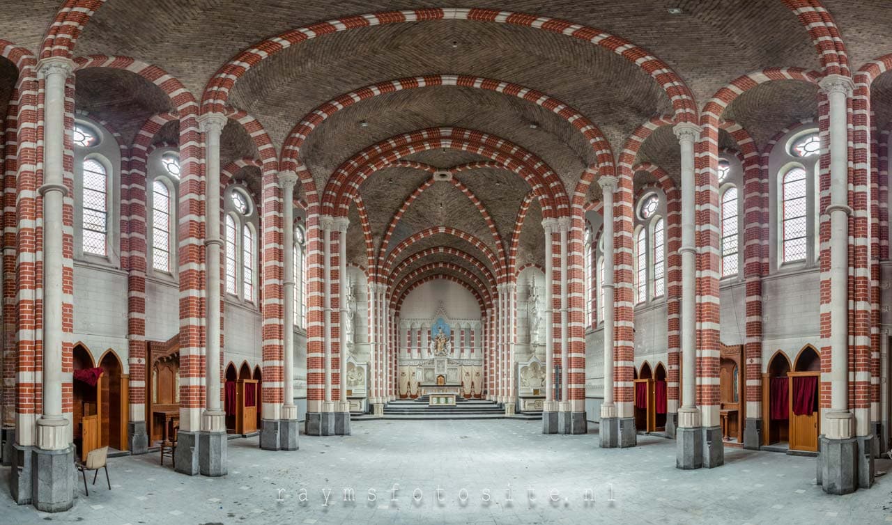 Monastere Mont G.   Een prachtig verlaten klooster in België.