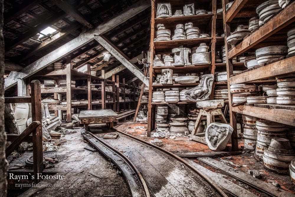 Pottery S, een verlaten keramiek fabriek in Frankrijk. De locatie werd jaren geleden gesloten omdat deze faciliteit te klein en niet competitief meer was.