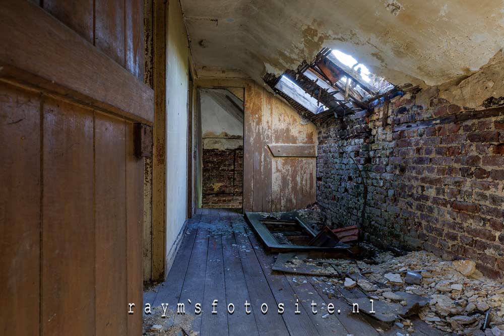 Prison D urbex. Door brand is er een deel van het pand verwoest.